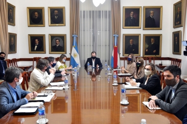 Se penalizará el incumplimiento del decreto que prohíbe las reuniones sociales Se penalizará el incumplimiento del decreto que prohíbe las reuniones sociales