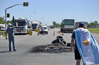 Transportistas volvieron a cortar el tránsito: la Justicia analiza medidas Transportistas volvieron a cortar el tránsito: la Justicia analiza medidas