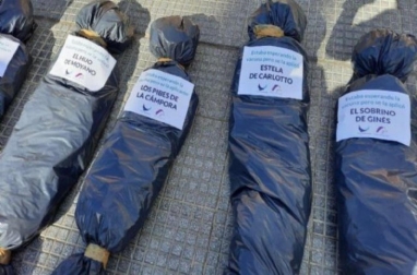 Marcha 27F: Colectiva “Nosotras ex presas políticas” repudió la exhibición de bolsas mortuorias Marcha 27F: Colectiva “Nosotras ex presas políticas” repudió la exhibición de bolsas mortuorias