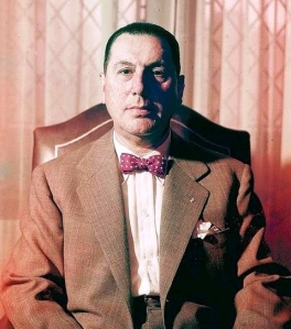 Juan Perón publica el libro Azul y Blanco, en respuesta al embajador yanqui Braden