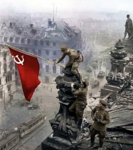 Tropas soviéticas toman Berlín, Hitler se suicida para evitar ser capturado