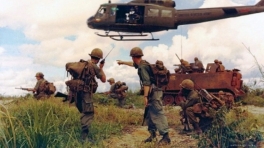 Llegan a Vietnam las primeras tropas yanquis