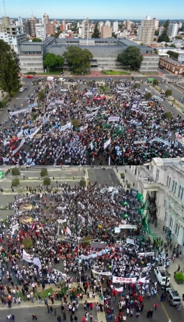 La reforma previsional de Frigerio sacrifica derechos históricos de los trabajadores para sostener un ajuste alineado al modelo nacional. Es un llamado de atención sobre un conflicto social que prioriza las cuentas fiscales por encima del bienestar de los jubilados entrerrianos.