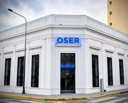 Uno de los principales cuestionamientos está relacionado con la situación financiera. La Asamblea cita el Balance 2025, donde se consignan 37.641 millones de pesos de activo corriente frente a más de 80.220 millones de pesos de pasivo corriente. A partir de esos datos, el documento pone en discusión el concepto de “saneamiento financiero” y advierte sobre el impacto que determinadas decisiones pueden tener sobre los afiliados. También señala que, de acuerdo con el análisis realizado por el síndico por la oposición, Pablo Giampaolo, parte del incremento de los ingresos estuvo relacionado con mayores coseguros, el fondo voluntario y los aportes.