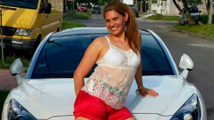 La cocinera de Julio De Vido que maneja un auto descapotable