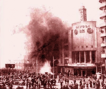 Manifestantes egipcios incendian negocios británicos y viviendas de clase alta