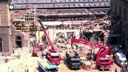 Matanza de Bolonia: En la estación ferroviaria un grupo terrorista comete un atentado que deja 85 muertos y más de 200 heridos