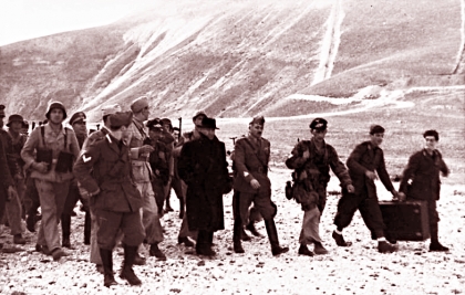 Un comando alemán de las SS, al mando del capitán Otto Skorzeny, libera a Mussolini de su prisión