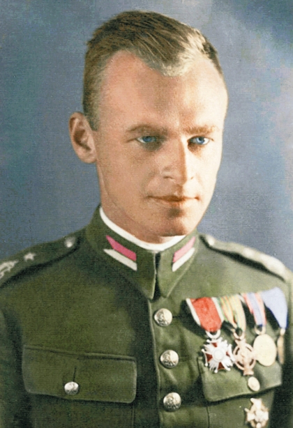 Witold Pilecki se hace detener y enviar al campo de concentración de Auschwitz para comenzar la resistencia judía allí
