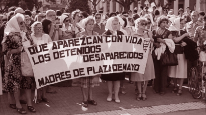 Â¡Madres de la Plaza... el Pueblo las abraza!