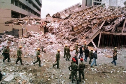 Osama bin Laden atenta contra las embajadas yanquis en Nairobi y Dar es Salaam