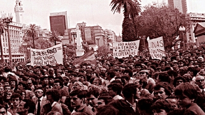 43 aÃ±os despuÃ©s del plan neoliberal de ajuste de MartÃ­nez de Hoz que dejÃ³ al paÃ­s en bancarrota