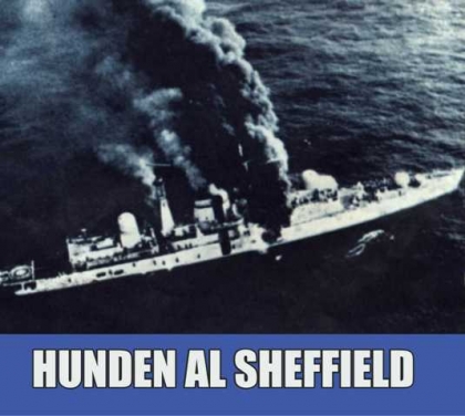 Un misil Exocet, disparado desde un avión Super Étendard, hunde al destructor misilístico Sheffield