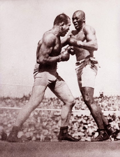 El boxeador negro Jack Johnson noquea al supremacista blanco Jim Jeffries