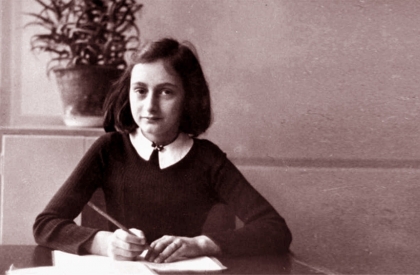 Ana Frank y su familia son detenidas en el escondite en la casa de atrÃ¡s
