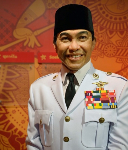 Sukarno proclama la Independencia de Indonesia