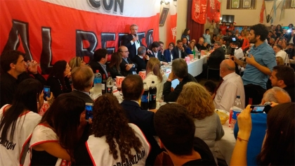 Hugo Retamar participó de la “cena alfonsinista” con Alberto Fernández