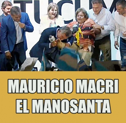 Macri es capaz de cualquier cosa por un voto: le besó los pies a una militante bussista
