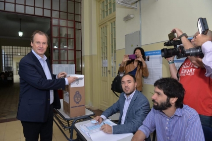 Gustavo Bordet: Confiamos en dar vuelta esta página oscura y comenzar una nueva etapa para los argentinos