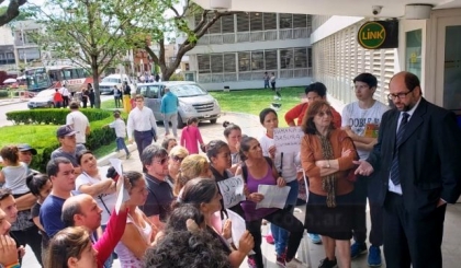 En Paraná, vecinos protestaron frente a Tribunales por la falta de servicios