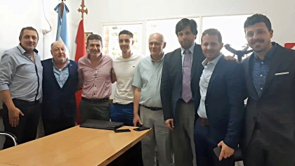 Jorge Busti visitó al Rector de la UADER para homenajear a Pancho Ramírez
