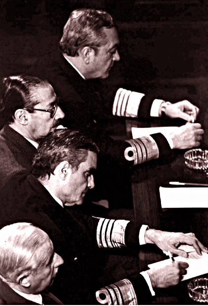 Son condenados los dictadores militares genocidas: a perpetua, Videla y Massera, y a 17 años de prisión, Viola