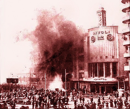 Manifestantes egipcios incendian negocios británicos y viviendas de clase alta