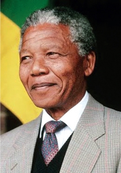 Nelson Mandela recupera la libertad luego de 27 años de prisión