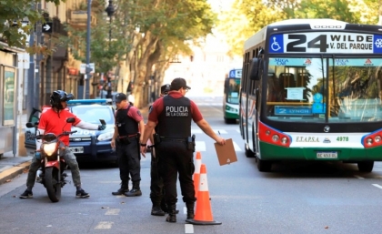 Del gesto de los funcionarios en marzo al ajuste en abril