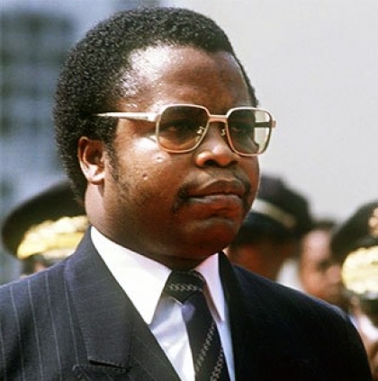 En Liberia, Samuel Doe da un golpe de estado, acabando con 130 años de democracia