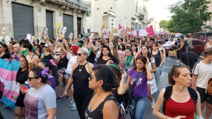 #NiUnaMenos: con carteles y barbijos, convocan a concentrar en Plaza Mansilla