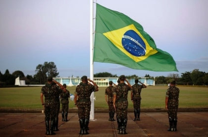 Bolsonaro prepara el ejército brasilero para ser el gendarme de Sudamérica 