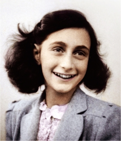 Ana Frank y su familia son detenidas en el escondite en la casa de atrás