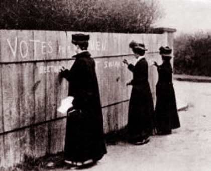 En 1920, en Estados Unidos, se le reconoce a la mujer el derecho a voto