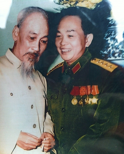 En Dien Bien Phu se rinden las tropas invasoras francesas y concluye la dominación colonial 
