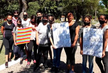 Por despidos, protestan con olla popular y una carpa frente al Municipio de Santa Elena