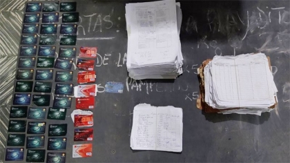 Quedó detenido el dueño de un supermercado por retener tarjetas sociales a clientes
