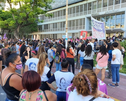 Justicia por Úrsula: En Paraná hubo una importante convocatoria frente a Tribunales