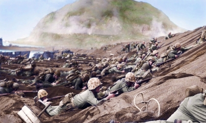 Más de 70.000 marines yanquis desembarcan en Iwo Jima
