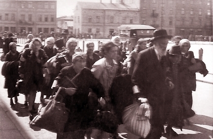 En el marco del Holocausto, las tropas nazis liquidan el Gueto judío de Cracovia