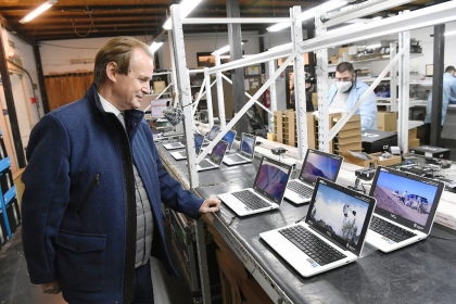 Gustavo Bordet: Con la entrega de netbooks volvemos a poner en marcha un programa que iguala