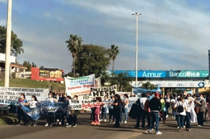 Trabajadores del hospital San Martín realizaron una protesta en el Túnel Subfluvial