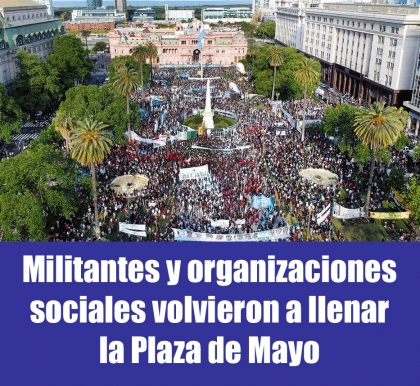 Militantes y organizaciones sociales volvieron a llenar la Plaza de Mayo 