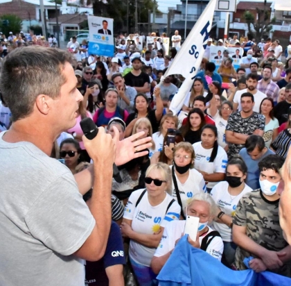Con la mística peronista a pleno, los candidatos del Frente de Todos recorrieron Paraná