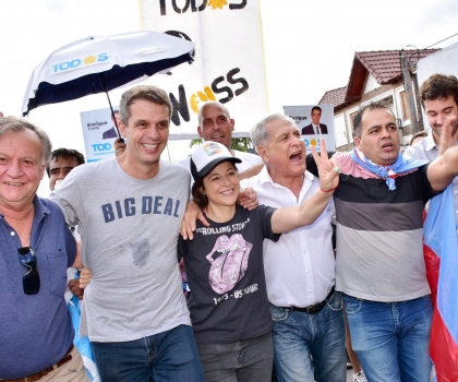 Con la mística peronista a pleno, los candidatos del Frente de Todos recorrieron Paraná