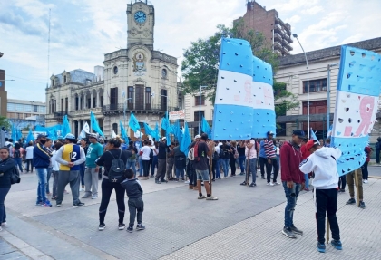 Organizaciones sociales se movilizan a casa de gobierno en Paraná