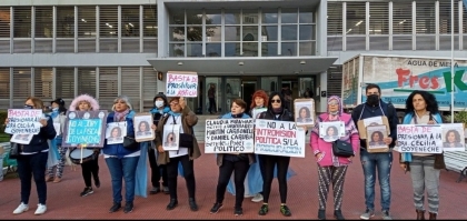 ¿Las porteñas que escracharon a los abogados paranaenses tienen que ver con los violentos?