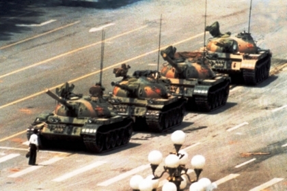 Se inicia la revuelta de la plaza de Tiananmen en Pekín