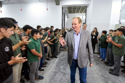 Al inaugurar dos escuelas, Gustavo Bordet destacó el rol de la educación pública y de los centros de estudiantes