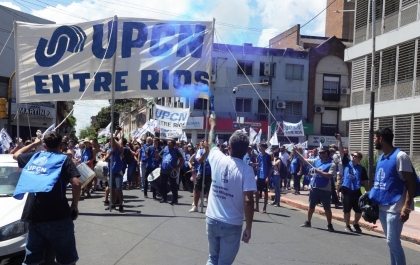 Una multitud acompañó en Paraná el repudio contra las nefastas medidas de Milei